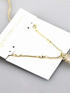 Kendra Scott necklace